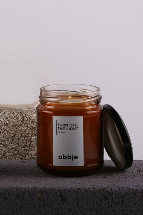 Aberto Design Vela Aromática "Turn of The Light - Amber" Cacao y Crema, Color Ámbar, Hecha a Mano con Vidrio y Cera de Soya